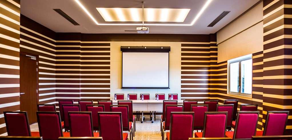 Golden Tulip Le Diplomate Hotel Cotonou Instalações foto