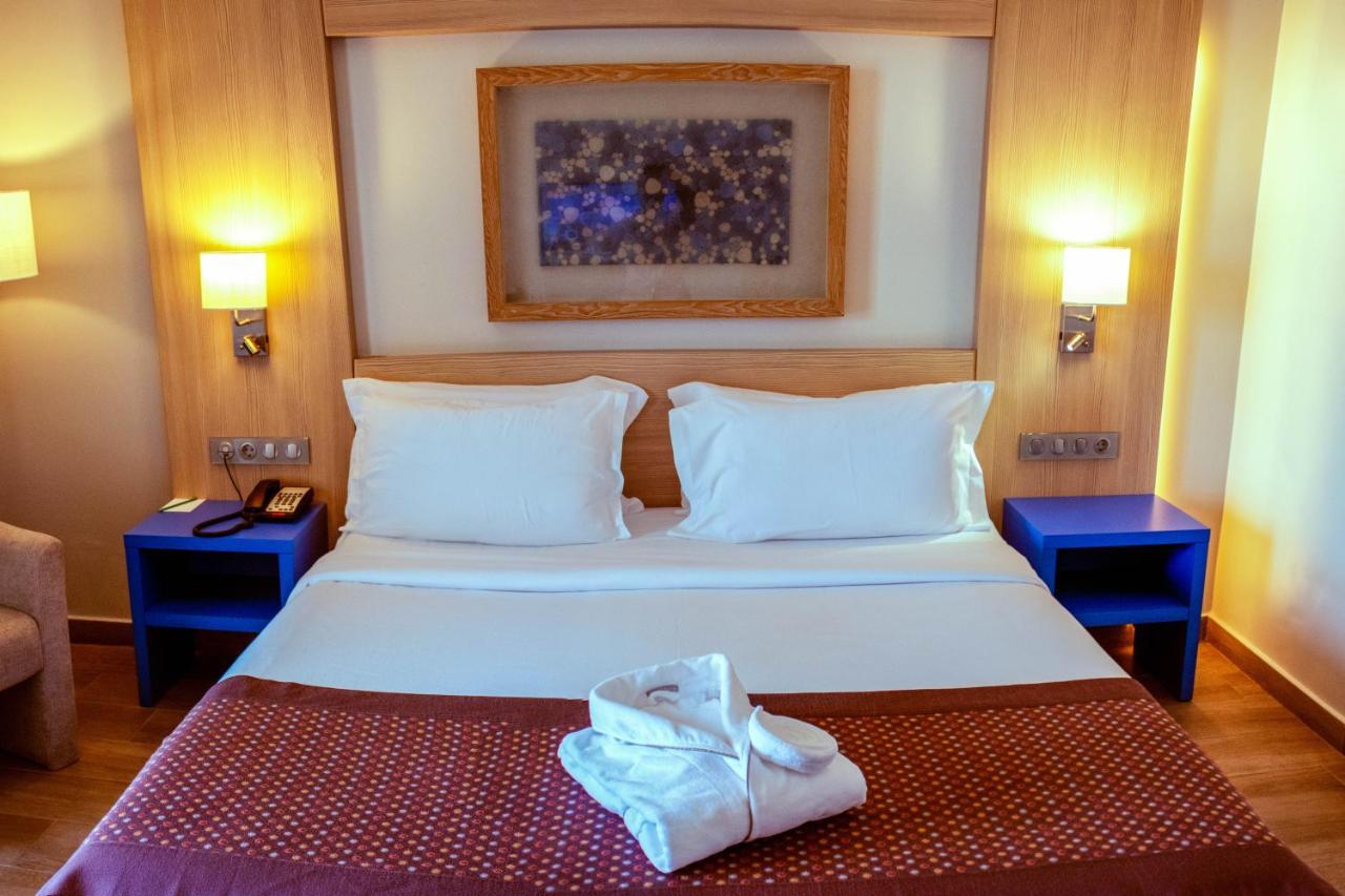 Golden Tulip Le Diplomate Hotel Cotonou Exterior foto