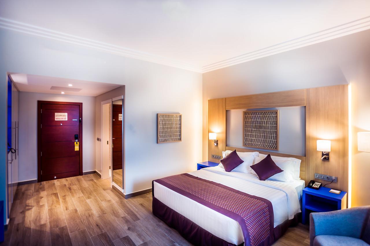 Golden Tulip Le Diplomate Hotel Cotonou Exterior foto